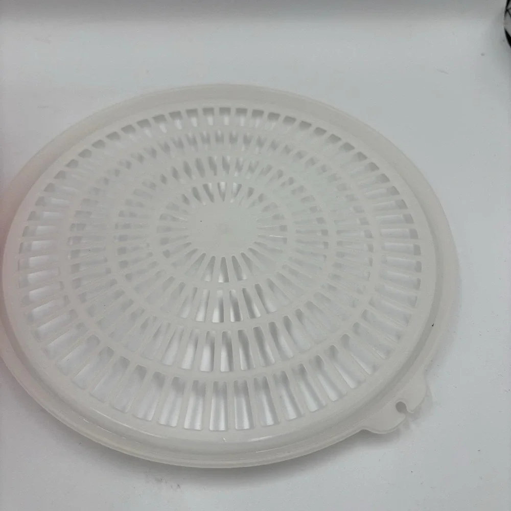 Tupperware Colander Strainer Bowl 1835 Flow Through Lid 3 Quart Red EUC